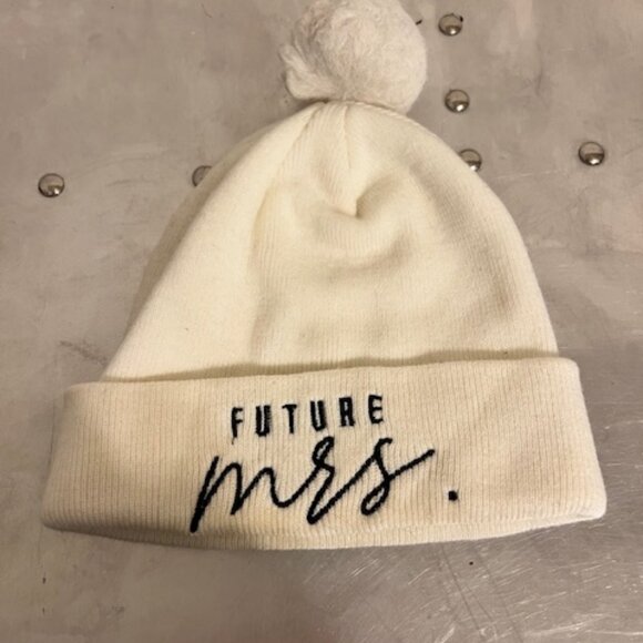 FUTURE MRS - White Beanie With Pom Pom For Bride / Wedding / Bachelorette - Picture 1 of 4
